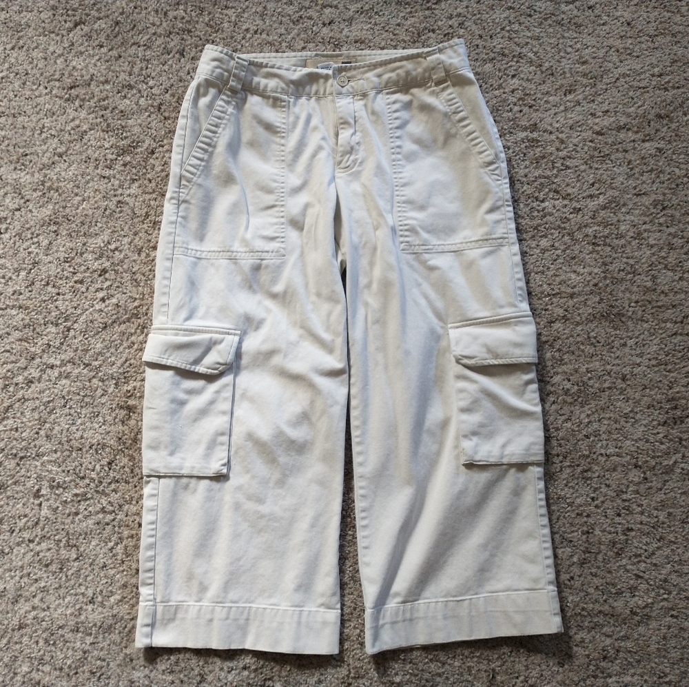 ‼️🇺🇲3 for 15 SALE‼️🇺🇲 Gap khaki cargo capri stretch pants size 2